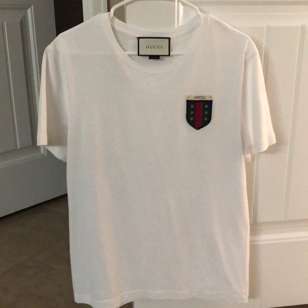 Men’s Gucci T shirt with crest